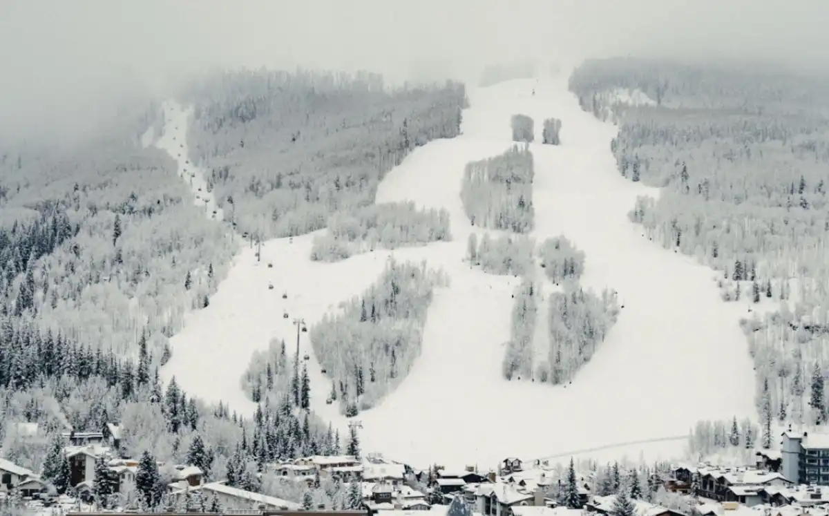 Which Colorado resort saw the highest April snowfall