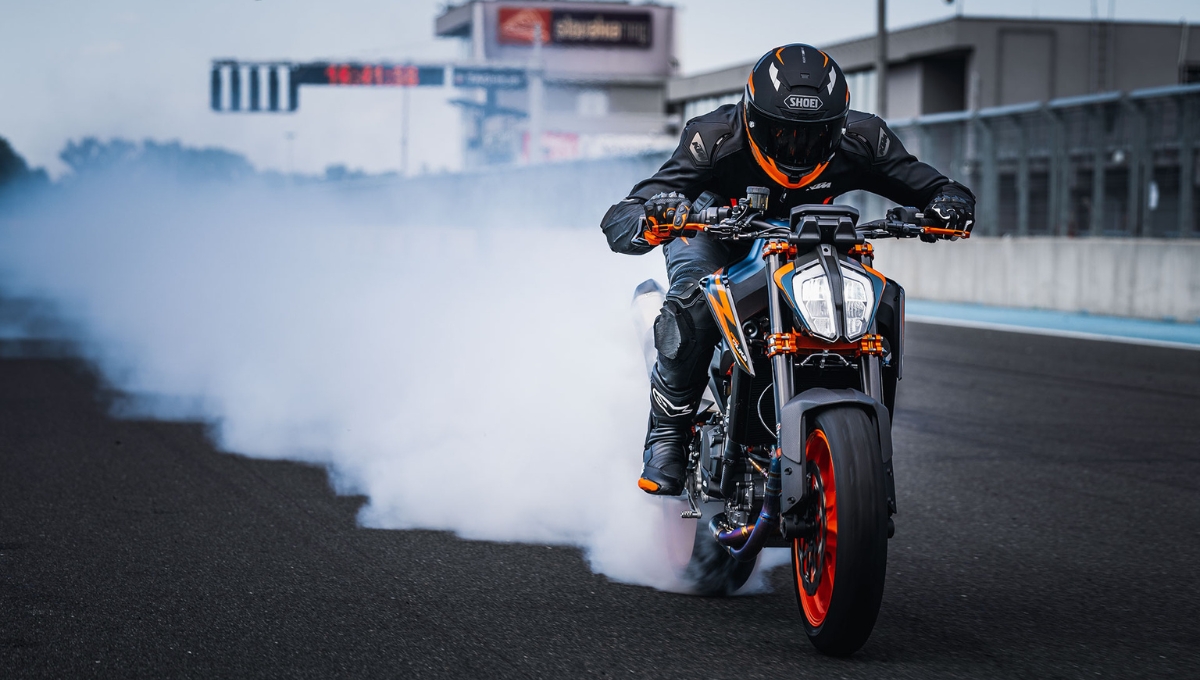 KTM 890 Duke R: at Rs11 Lakh 889cc of Sheer Power and High-Tech Engineering