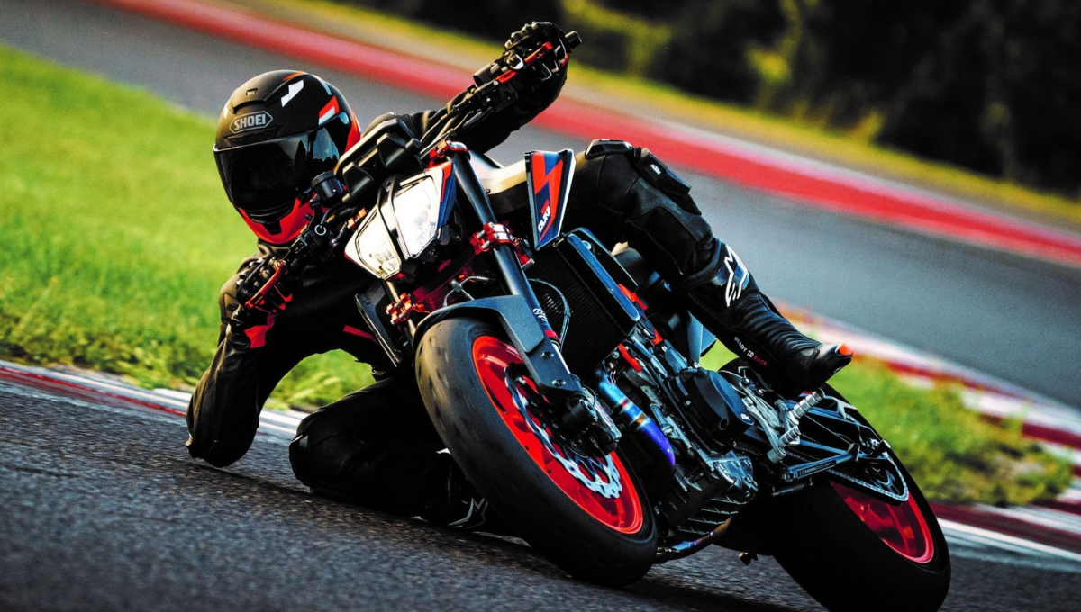KTM 890 Duke R: at Rs11 Lakh 889cc of Sheer Power and High-Tech Engineering
