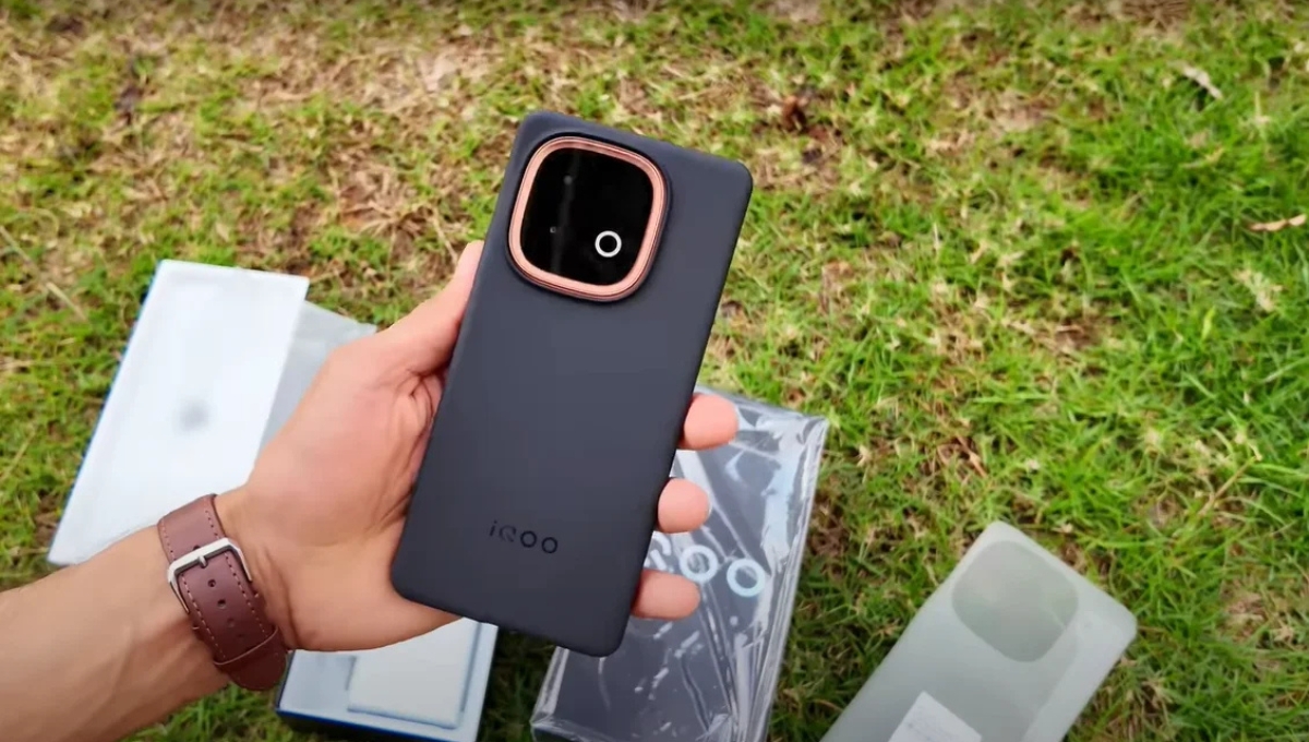 Vivo iQOO Z10 Turbo with 4400 nits Display, 4K Camera and Android 15 Full Specs and Price Details Inside