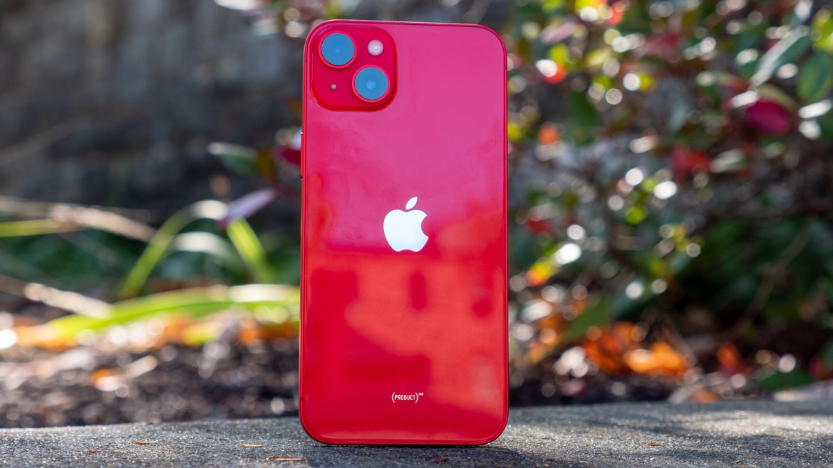 iPhone 14: Premium Glass Design, iOS 18 Upgrade, Starting at Just Rs 69,999