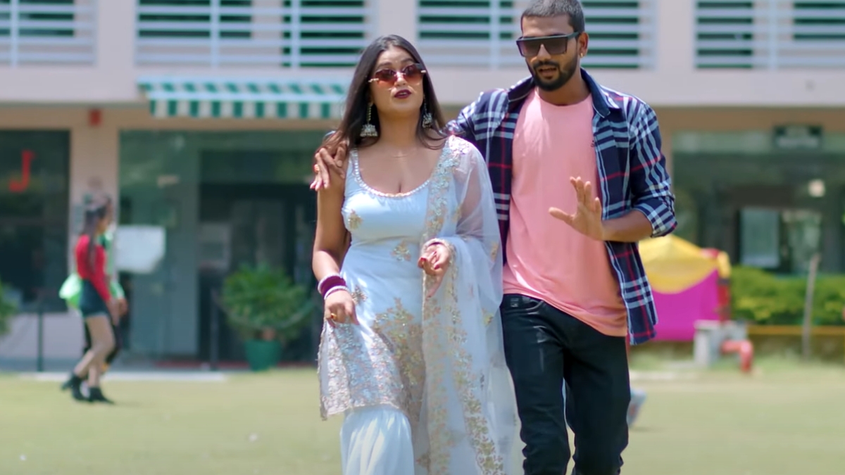Dimpal and Shivani Shine with Pawan Singh in Emotional Bhojpuri Song "Chal Chal"
