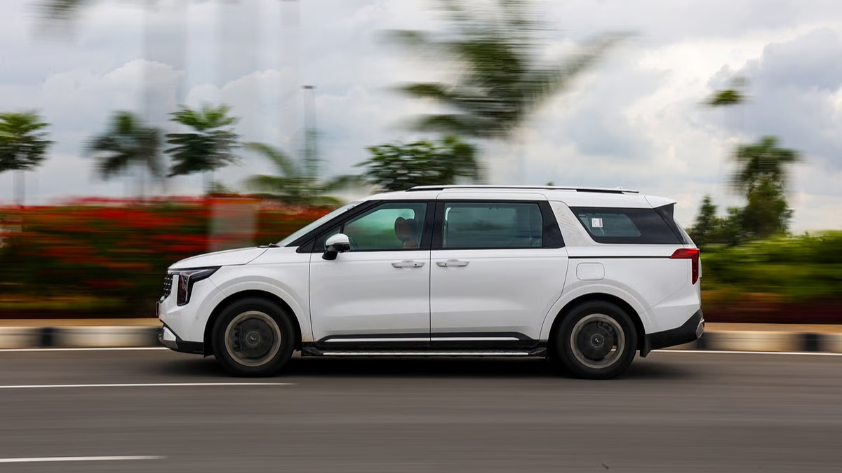 Kia Carnival India Debut 7 Seater MUV with 72L Tank, 14.85 kmpl Mileage, Rs 40 Lakh Expected Price