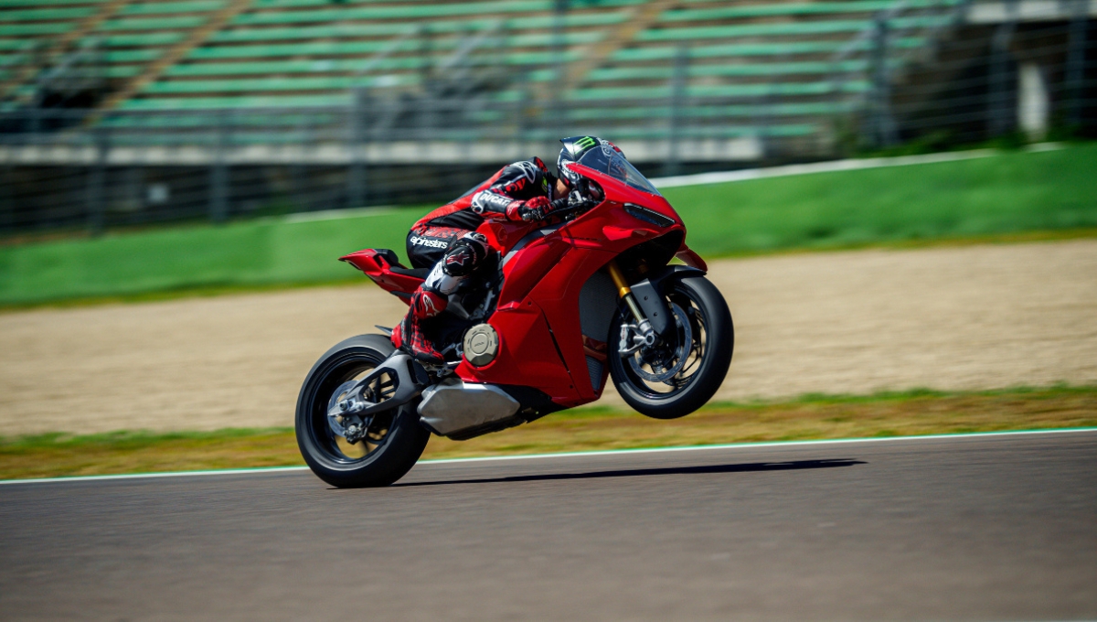 Ducati Panigale V4: Rs 27.41 Lakh Superbike with Thrilling Features and Unmatched Performance