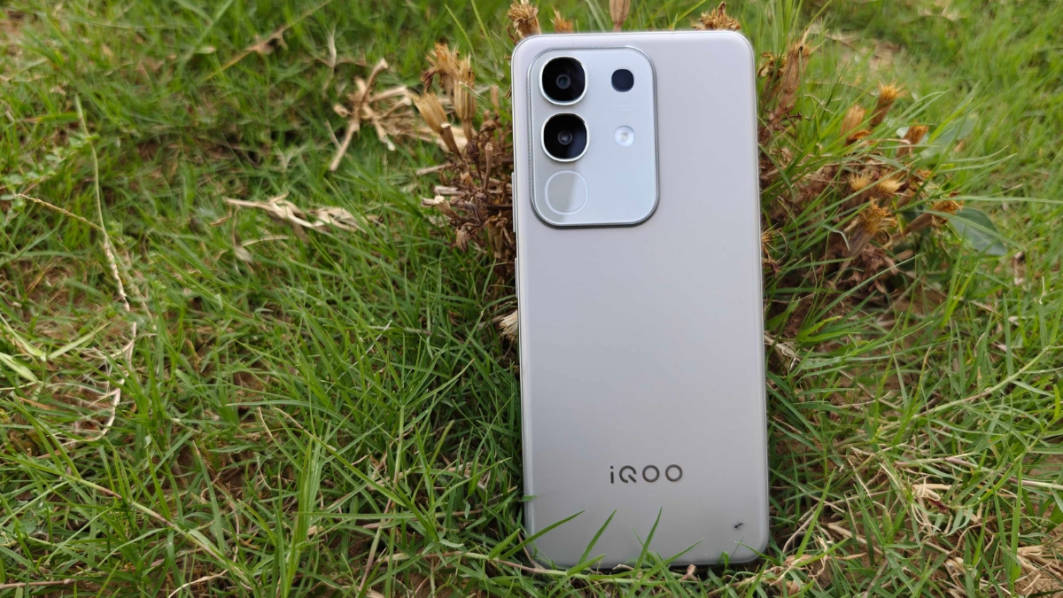 vivo iQOO Z10x: Power-Packed Smartphone with 6500mAh Battery and 50MP Camera Check Price