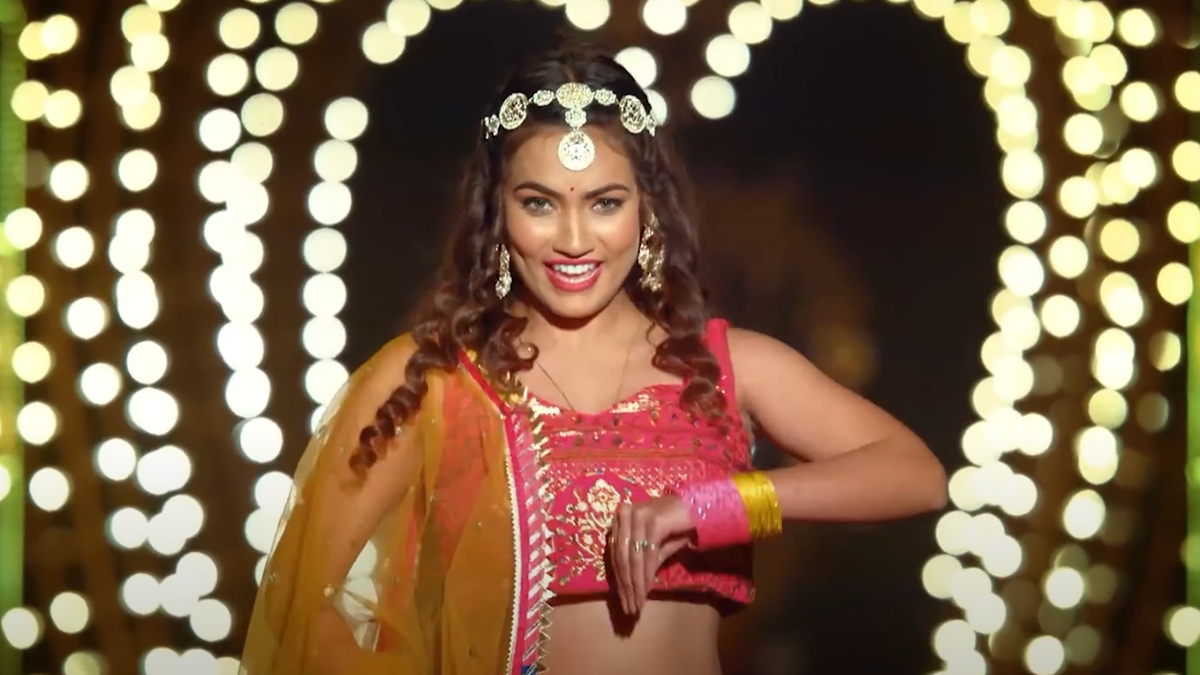 Pawan Singh and Shilpi Raj Set the Stage on Fire with Kamar Dhake Rati Me