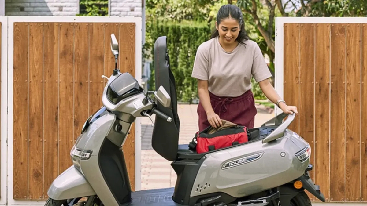 Ride Smart with TVS iQube: 4.4kW Power, 2.2kWh Battery, and a Price Tag of Rs 1.25 Lakh