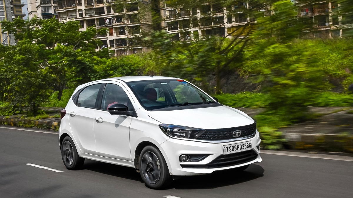Tata Tiago CNG AMT: Smart Style, Top Safety, 28 km/kg Mileage at Just Rs 7.90 Lakh