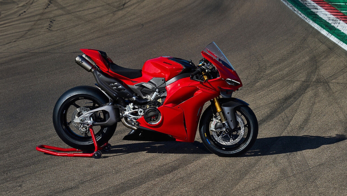 Ducati Panigale V4: Rs 27.41 Lakh Superbike with Thrilling Features and Unmatched Performance
