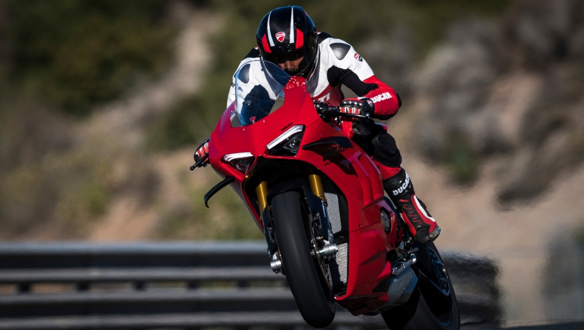 Ducati Panigale V4: Rs 27.41 Lakh Superbike with Thrilling Features and Unmatched Performance