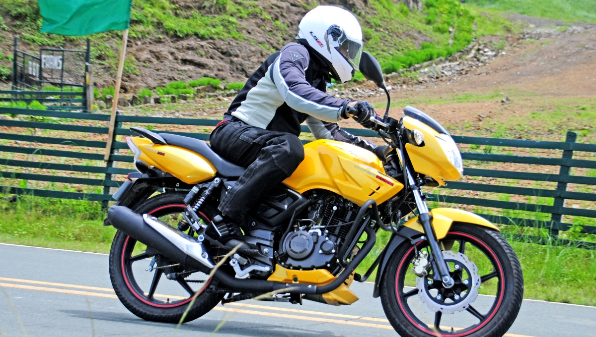 Heart-Pounding Performance at Rs1.34 Lakh The TVS Apache RTR 160 Story