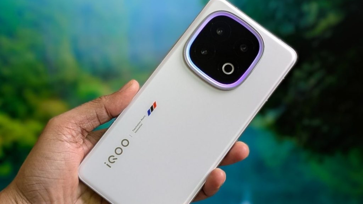 iQOO 13 with Snapdragon 8 Gen 3+, 50MP Triple Camera, 6000mAh Battery Price Starts at Rs 59,999