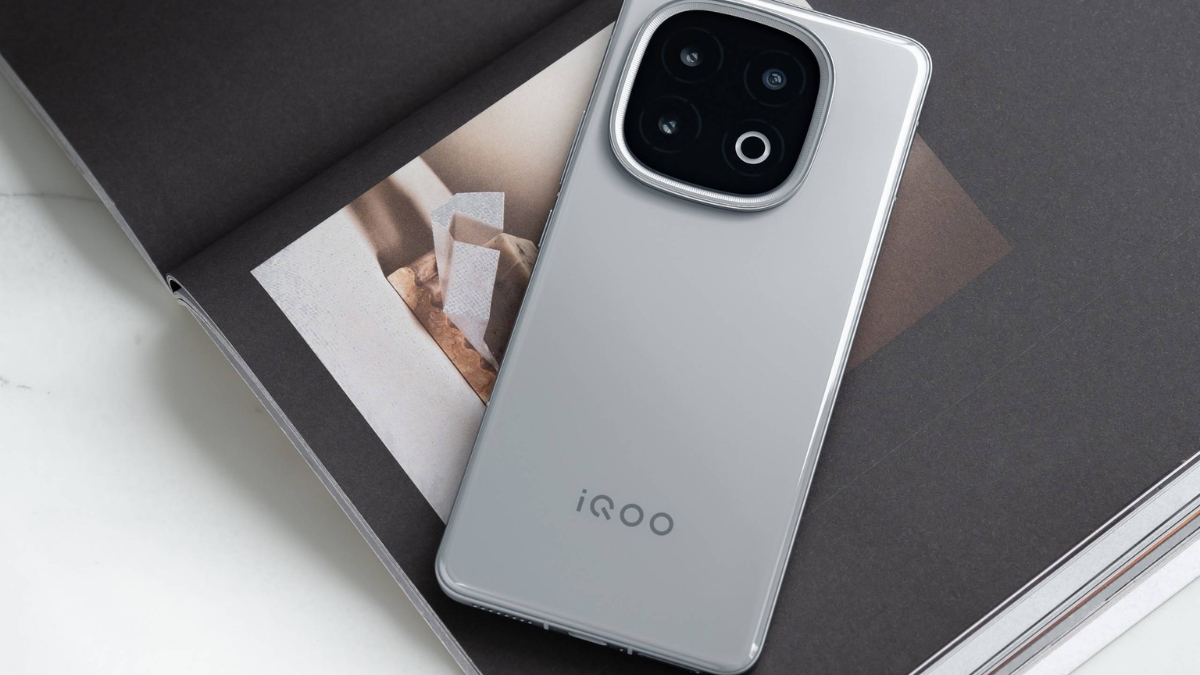 iQOO 13 with Snapdragon 8 Gen 3+, 50MP Triple Camera, 6000mAh Battery Price Starts at Rs 59,999